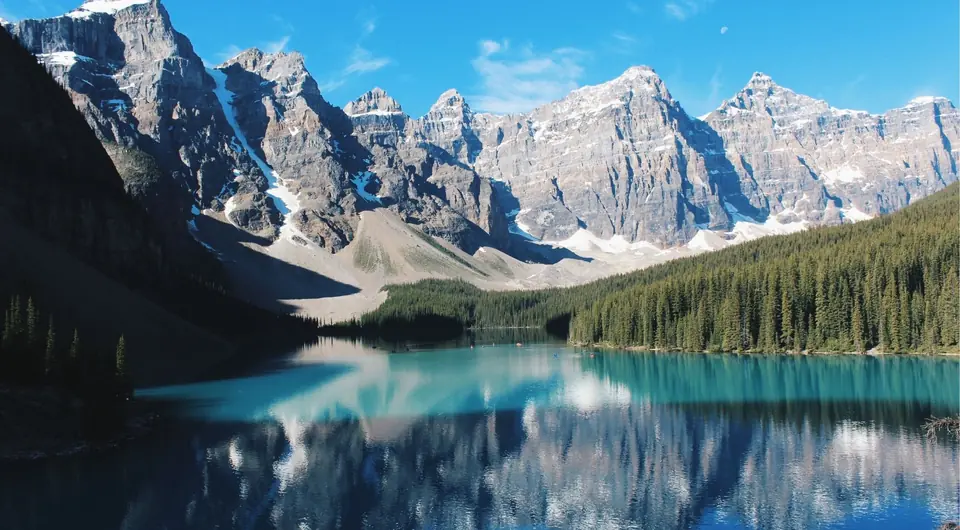 Turquoise Moraine Lake below the Valley of the Ten Peaks in Banff National Park