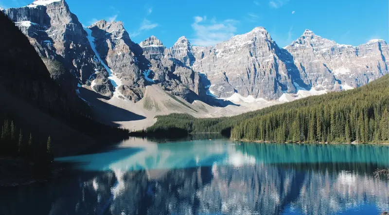 Turquoise Moraine Lake ringed by snow-dusted peaks in Banff